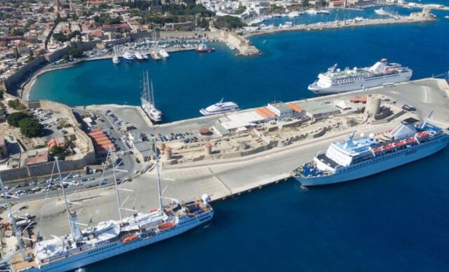 Κρήτη: Πάνω από 5.000 φωτογραφίες είχε βγάλει στη Σούδα ο 26χρονος Αζέρος - Τις έστελνε μέσω λογισμικού κρυπτογράφησης