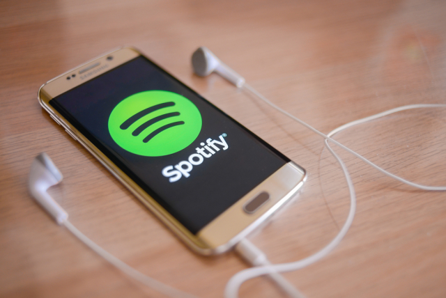 Το Spotify θα αρχίσει να «μαρκάρει» τα τραγούδια που είναι φτιαγμένα από τεχνητή νοημοσύνη | Επικαιρότητα στο PlusTV.gr