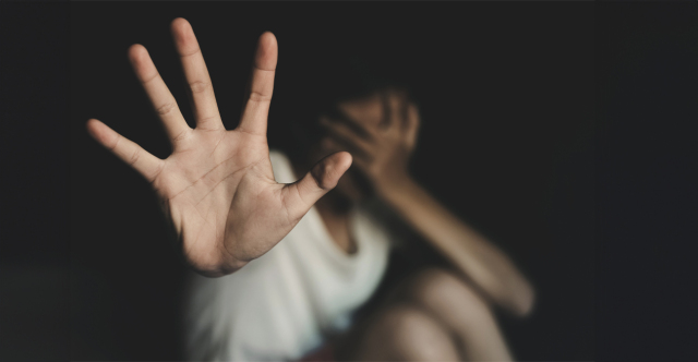 Στη φυλακή ο 33χρονος πρωταγωνιστής ερωτικών ταινιών που κατηγορείται ότι εξέδιδε ανήλικες – Τι ισχυρίστηκε στην απολογία του