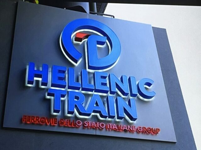 Παρέμβαση Ρουβίκωνα στα γραφεία της Hellenic Train - Ανέβασαν πανό και άναψαν καπνογόνα