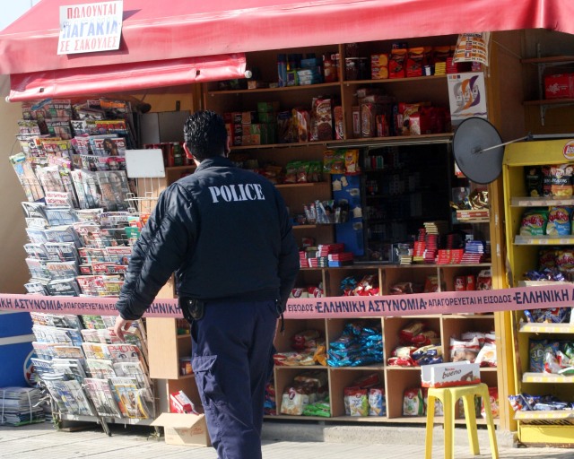 Συνελήφθη 40χρονος στην Θεσσαλονίκη που πήγε να «ανοίξει» ξανά ψυγείο περιπτέρου για να κλέψει παγωτά