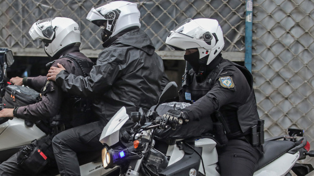 Πύργος: Επίθεση από 17χρονο σε αστυνομικό - Τον τραυμάτισε στο μάτι. αφέθηκε ελεύθερος με εντολή εισαγγελέα