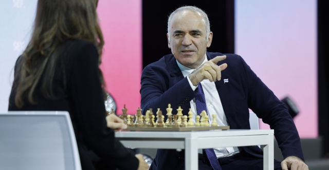 El Mundo: Πράκτορες της Ρωσίας σε δίκτυο που αποκαλύφθηκε στις ΗΠΑ σχεδίαζαν τη δολοφονία του Γκάρι Κασπάροφ