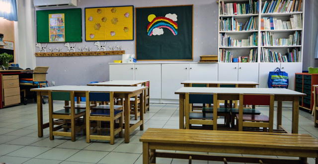 Συνελήφθη γιαγιά στα Πατήσια που επιτέθηκε και τραυμάτισε νηπιαγωγό όταν δεν της παρέδωσαν το εγγόνι της