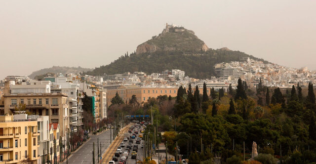 Καιρός: Υψηλές για την εποχή θερμοκρασίες, νοτιάδες και αφρικανική σκόνη προ των πυλών