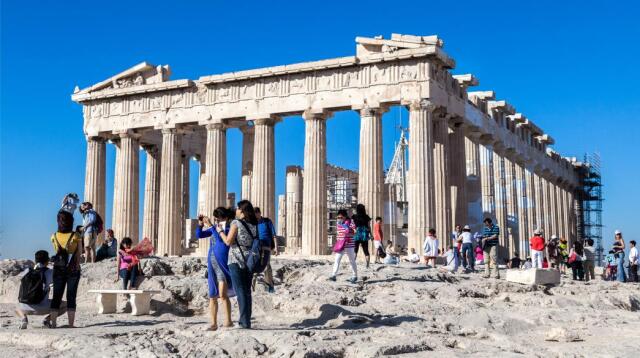 Τι λένε οι τουρίστες για το εισιτήριο των 30 ευρώ στην Ακρόπολη - Οι νέες τιμές για μουσεία και αρχαιολογικούς χώρους