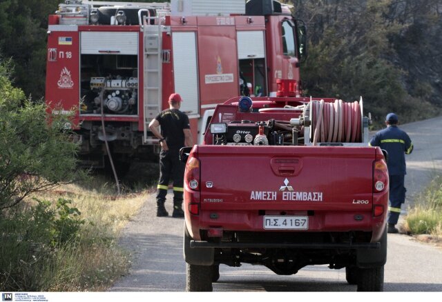 Χωρίς ενεργό μέτωπο η φωτιά στα Καμένα Βούρλα