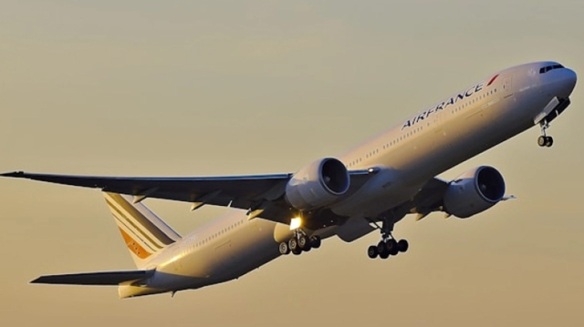ΤΡΟΜΟΣ ΣΕ ΠΤΗΣΗ ΤΗΣ AIR FRANCE ΜΕΤΑ ΑΠΟ ΒΛΑΒΗ ΣΕ ΚΙΝΗΤΗΡΑ, ΤΟ ΑΕΡΟΠΛΑΝΟ ΕΧΑΣΕ 5.000 ΠΟΔΙΑ ΣΕ ΛΙΓΑ ΛΕΠΤΑ
