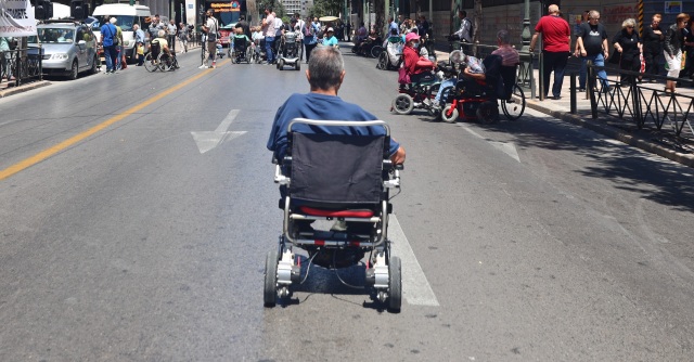 Πρόγραμμα 24 εκατ. ευρώ για «Προσβασιμότητα κατ’ οίκον», ωφελούμενοι 2.500 άτομα με αναπηρία
