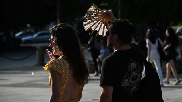 Αίθριος σήμερα ο καιρός, ανεβαίνει κι άλλο η θερμοκρασία - Έρχονται καταιγίδες και σκόνη από την Κυριακή