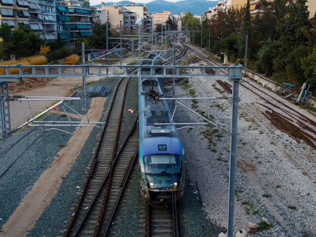 Hellenic Train: Εργαζόμενοι καλούν σε διαμαρτυρία καθώς κλείνουν 34 εκδοτήρια και απολύονται 200 άτομα