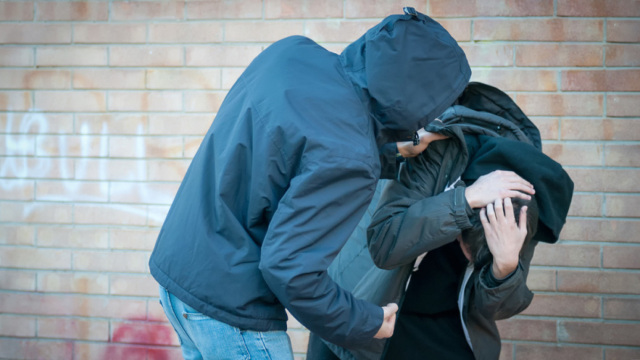 Αιματηρή συμπλοκή μαθητών Λυκείου στην Αμαλιάδα – Στο νοσοκομείο ένας ανήλικος