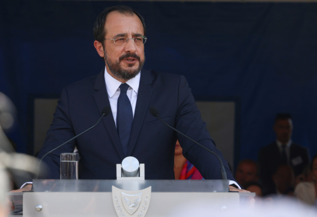 &Alpha;&iota;&chi;&mu;&eta;&rho;ή &alpha;&pi;ά&nu;&tau;&eta;&sigma;&eta; &tau;&eta;&sigmaf; &Lambda;&epsilon;&upsilon;&kappa;&omega;&sigma;ί&alpha;&sigmaf; &sigma;&tau;&omicron;&nu; &Phi;&iota;&nu;&tau;ά&nu;: &Sigma;&tau;&omicron;&chi;&epsilon;ύ&epsilon;&iota; &sigma;&tau;&eta;&nu; &pi;&rho;ό&kappa;&lambda;&eta;&sigma;&eta; έ&nu;&tau;&alpha;&sigma;&eta;&sigmaf;