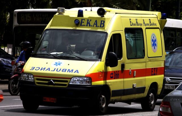 Τροχαίο με σύγκρουση δύο οχημάτων στη Λάρισα - Τρεις τραυματίες