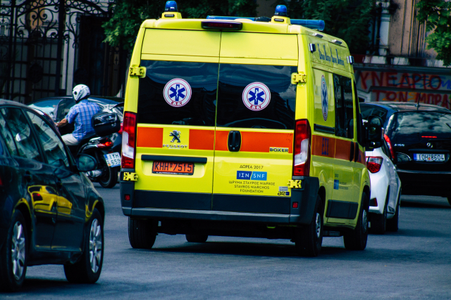 Λάρισα: Συναγερμός για τρίχρονο που παρασύρθηκε από όχημα - Χτυπήθηκε στο κεφάλι