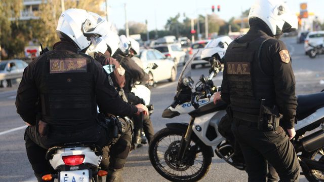 Χαλκιδική – Κύκλωμα πολεοδόμων 1 εκατ. ευρώ σε μετρητά εντόπισε η ΕΛΑΣ – 21 οι συλλήψεις για παράνομες άδειες και «γρηγορόσημα»