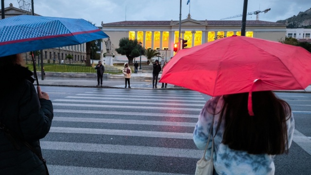 Καιρός: Η κακοκαιρία «Elena» φέρνει βροχές και χιόνια και στην Αττική – Οι συστάσεις των αρχών για τους εκδρομείς