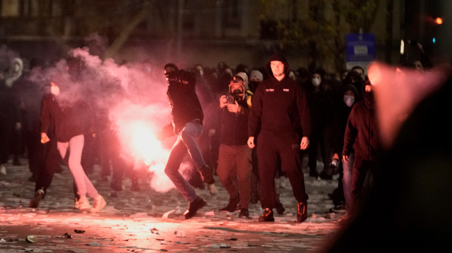 Πεδίο μάχης επί τρεις ώρες το Σύνταγμα μετά το συλλαλητήριο για τα Τέμπη - Επεισόδια και στη Θεσσαλονίκη