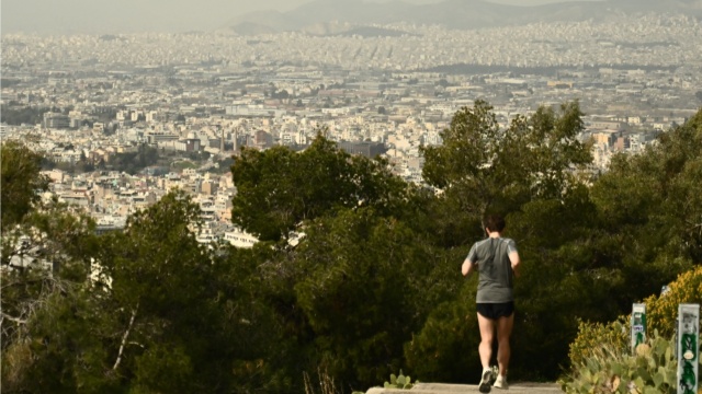 Καιρός: Σαββατοκύριακo με 30άρια και αφρικανική σκόνη - Έρχονται βροχές και βουτιά η θερμοκρασία