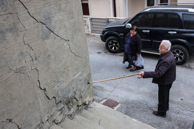 Ευρεία σύσκεψη για τις ρηγματώσεις στις Βούτες - «Χρειάζεται επιφυλακή και ψυχραιμία» λέει ο δήμαρχος Ηρακλείου