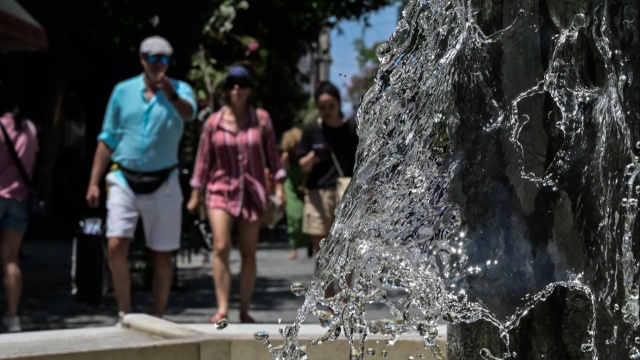Καιρός: Με 40αρια ξεκινά σήμερα ο τετραήμερος καύσωνας - Ποιες περιοχές επηρεάζονται, πότε πέφτει η θερμοκρασία