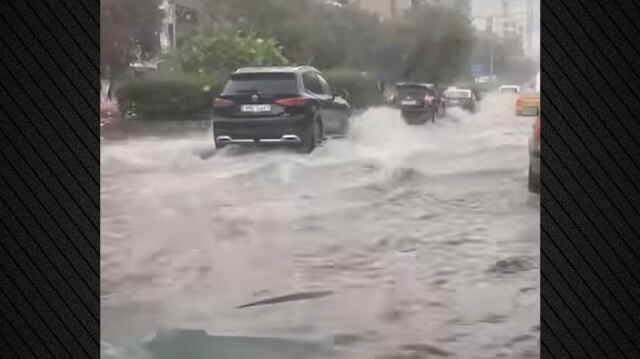 Καταιγίδα στη Θεσσαλονίκη: Ποτάμια κεντρικοί δρόμοι - Έφυγε καπάκι φρεατίου, δείτε βίντεο