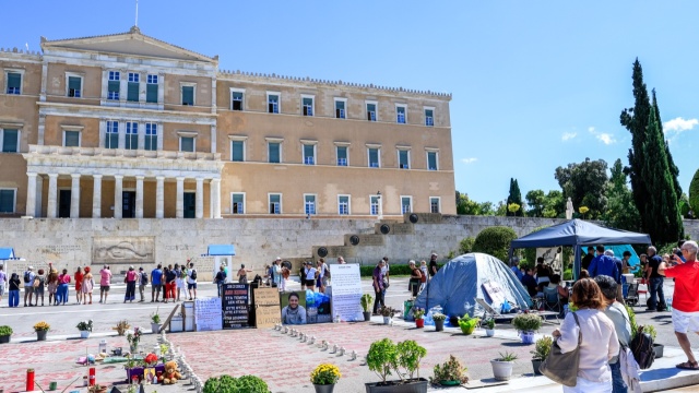 Τέμπη: Σε απεργία πείνας μετά τον Ρούτσι και δεύτερο άτομο - Δεν έχει υποβληθεί σαφές αίτημα για εκταφή, λέει ο εισαγγελέας του Αρείου Πάγου