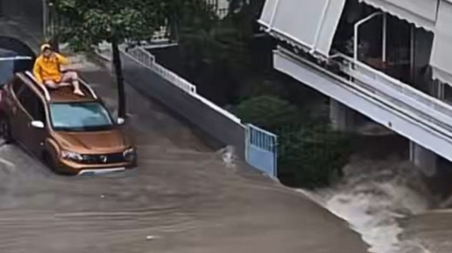 Ά&lambda;&iota;&mu;&omicron;&sigmaf;: &Kappa;&alpha;&tau;έ&rho;&rho;&epsilon;&upsilon;&sigma;&epsilon; &mu;ά&nu;&tau;&rho;&alpha; &pi;&omicron;&lambda;&upsilon;&kappa;&alpha;&tau;&omicron;&iota;&kappa;ί&alpha;&sigmaf; &alpha;&pi;ό &tau;&eta;&nu; έ&nu;&tau;&omicron;&nu;&eta; &kappa;&alpha;&kappa;&omicron;&kappa;&alpha;&iota;&rho;ί&alpha;, &pi;&alpha;&rho;&alpha;&sigma;ύ&rho;&theta;&eta;&kappa;&alpha;&nu; &kappa;&alpha;&iota; &alpha;&upsilon;&tau;&omicron;&kappa;ί&nu;&eta;&tau;&alpha;