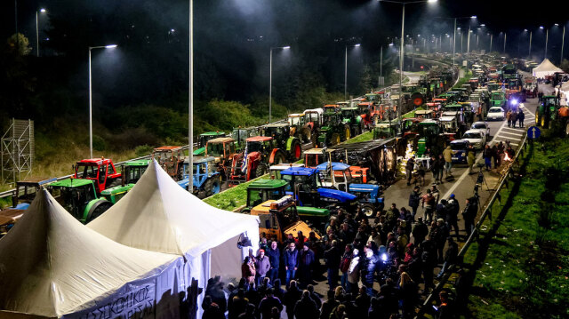 &Beta;&alpha;&sigma;&alpha;&nu;&iota;&sigma;&tau;ή&rho;&iota;&omicron; &gamma;&iota;&alpha; &tau;&omicron;&upsilon;&sigmaf; &tau;&alpha;&xi;&iota;&delta;&iota;ώ&tau;&epsilon;&sigmaf; &tau;&alpha; &mu;&pi;&lambda;ό&kappa;&alpha;, &alpha;&pi;&omicron;&kappa;&lambda;&epsilon;&iota;&sigma;&mu;έ&nu;&eta; &eta; &Iota;ό&nu;&iota;&alpha; &omicron;&delta;ό&sigmaf; &sigma;&tau;&omicron; &Alpha;&gamma;&gamma;&epsilon;&lambda;ό&kappa;&alpha;&sigma;&tau;&rho;&omicron;, &pi;&omicron;&lambda;ύ&omega;&rho;&omicron;&iota; &alpha;&pi;&omicron;&kappa;&lambda;&epsilon;&iota;&sigma;&mu;&omicron;ί &kappa;&alpha;&iota; &sigma;&tau;&omicron;&upsilon;&sigmaf; &pi;&alpha;&rho;&alpha;&kappa;&alpha;&mu;&pi;&tau;ή&rho;&iota;&omicron;&upsilon;&sigmaf; &sigma;&tau;