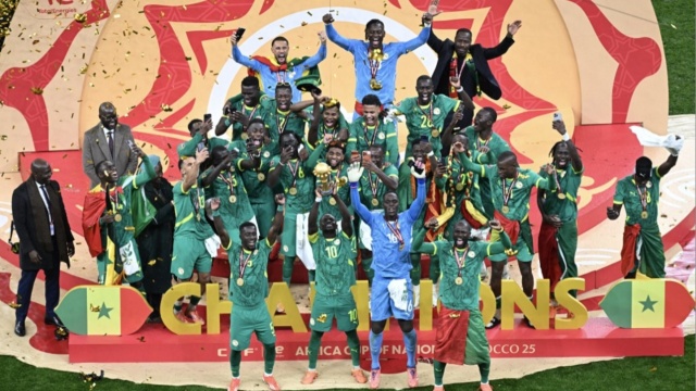 &Alpha;&pi;ί&theta;&alpha;&nu;&eta; &epsilon;&xi;έ&lambda;&iota;&xi;&eta; &sigma;&tau;&omicron; &pi;&alpha;&gamma;&kappa;ό&sigma;&mu;&iota;&omicron; &pi;&omicron;&delta;ό&sigma;&phi;&alpha;&iota;&rho;&omicron;: &Eta; &Sigma;&epsilon;&nu;&epsilon;&gamma;ά&lambda;&eta; έ&chi;&alpha;&sigma;&epsilon; &sigma;&tau;&alpha; &chi;&alpha;&rho;&tau;&iota;ά &tau;&omicron; &Kappa;ό&pi;&alpha; Ά&phi;&rho;&iota;&kappa;&alpha; &alpha;&pi;ό &tau;&omicron; &Mu;&alpha;&rho;ό&kappa;&omicron;