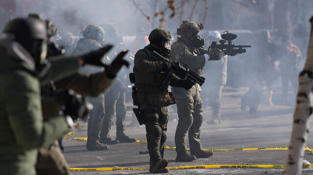 &Delta;&epsilon;ί&tau;&epsilon; live: &Omicron;&mu;&omicron;&sigma;&pi;&omicron;&nu;&delta;&iota;&alpha;&kappa;&omicron;ί &pi;&rho;ά&kappa;&tau;&omicron;&rho;&epsilon;&sigmaf; &pi;&upsilon;&rho;&omicron;&beta;ό&lambda;&eta;&sigma;&alpha;&nu; &kappa;&alpha;&iota; &sigma;&kappa;ό&tau;&omega;&sigma;&alpha;&nu; ά&nu;&tau;&rho;&alpha; &sigma;&tau;&eta; &Mu;&iota;&nu;&epsilon;ά&pi;&omicron;&lambda;&eta;, &iota;&sigma;&chi;&upsilon;&rho;ί&zeta;&omicron;&nu;&tau;&alpha;&iota; ό&tau;&iota; &epsilon;ί&chi;&epsilon; ό&pi;&lambda;&omicron; - &Omicron; &kappa;&upsilon;&beta;&epsilon;&rho;&nu;ή&tau;&eta;&sigmaf; &tau;&eta;&sigmaf; &Mu;&iota;&nu;&epsilon;&sigma;ό&tau;&alpha; &zeta;&eta;&tau; class=