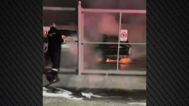 ΥΛΙΚΕΣ ΖΗΜΙΕΣ ΜΕΤΑ ΑΠΟ ΦΩΤΙΑ ΣΕ ΜΑΝΤΡΑ ΑΥΤΟΚΙΝΗΤΩΝ ΣΤΟ ΜΕΝΙΔΙ, ΔΕΙΤΕ ΒΙΝΤΕΟ