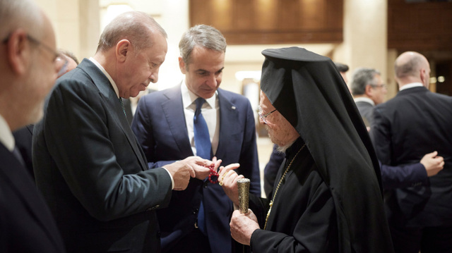 ΤΑ ΠΑΡΑΣΚΗΝΙΑ ΤΗΣ ΣΥΝΑΝΤΗΣΗΣ ΜΗΤΣΟΤΑΚΗ - ΕΡΝΤΟΓΑΝ: Η ΓΙΓΑΝΤΟΟΘΟΝΗ, ΤΑ ΚΟΜΠΟΛΟΓΙΑ ΚΑΙ Η ΣΥΖΗΤΗΣΗ ΓΙΑ ΤΙΣ ΚΟΥΖΙΝΕΣ ΕΛΛΑΔΑΣ-ΤΟΥΡΚΙΑΣ