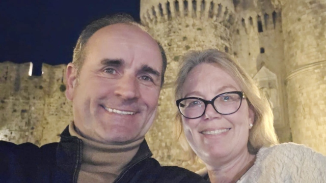 &laquo;&Epsilon;&chi;&omicron;&upsilon;&mu;&epsilon; &kappa;ά&nu;&epsilon;&iota; &tau;&omicron; &delta;&rho;&omicron;&mu;&omicron;&lambda;ό&gamma;&iota;&omicron; &Kappa;&omicron;&lambda;&omicron;&nu;ί&alpha; - &Rho;ό&delta;&omicron;&sigmaf; έ&nu;&alpha;&hellip; &kappa;&alpha;&phi;έ &delta;&rho;ό&mu;&omicron;&raquo;: &Tau;&omicron; &zeta;&epsilon;&upsilon;&gamma;ά&rho;&iota; &Gamma;&epsilon;&rho;&mu;&alpha;&nu;ώ&nu; &pi;&omicron;&upsilon; &lambda;ά&tau;&rho;&epsilon;&psi;&epsilon; &tau;&eta;&nu; &Epsilon;&lambda;&lambda;ά&delta;&alpha; &sigma;&alpha;&nu; &delta;&epsilon;ύ&tau;&epsilon;&rho;&eta; &pi;&alpha;&tau;&rho;ί&delta;&alpha;