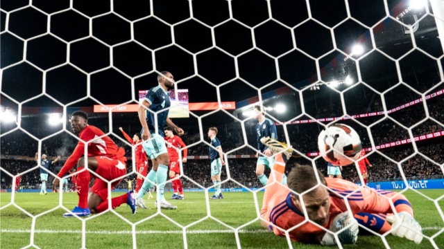&laquo;&Chi;&omicron;&rho;&tau;&alpha;&sigma;&tau;&iota;&kappa;ά&raquo; &phi;&iota;&lambda;&iota;&kappa;ά &sigma;&tau;&eta;&nu; &Epsilon;&upsilon;&rho;ώ&pi;&eta;: 1-1 &Alpha;&gamma;&gamma;&lambda;ί&alpha;-&Omicron;&upsilon;&rho;&omicron;&upsilon;&gamma;&omicron;&upsilon;ά&eta; &sigma;&tau;&omicron; &laquo;&Gamma;&omicron;&upsilon;έ&mu;&pi;&lambda;&epsilon;ϊ&raquo;, &alpha;&nu;&alpha;&tau;&rho;&omicron;&pi;έ&sigmaf; &gamma;&iota;&alpha; &Gamma;&epsilon;&rho;&mu;&alpha;&nu;ί&alpha; &kappa;&alpha;&iota; &Omicron;&lambda;&lambda;&alpha;&nu;&delta;ί&alpha;, &delta;&epsilon;ί&tau;&epsilon; &gamma;&kappa;&omicron;&lambda;