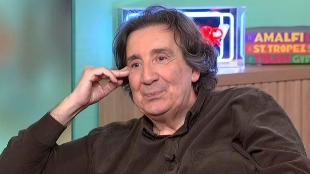 Ά&gamma;&gamma;&epsilon;&lambda;&omicron;&sigmaf; &Pi;&alpha;&pi;&alpha;&delta;&eta;&mu;&eta;&tau;&rho;ί&omicron;&upsilon;: &Eta; &sigma;&chi;έ&sigma;&eta; &mu;&omicron;&upsilon; &mu;&epsilon; &tau;&eta; &Mu;&alpha;&rho;&iota;&nu;έ&lambda;&lambda;&alpha; ή&tau;&alpha;&nu; &theta;&epsilon;ϊ&kappa;ή, &eta; &pi;&rho;&omicron;&sigma;&phi;&omicron;&rho;ά &tau;&eta;&sigmaf; &xi;&epsilon;&pi;&epsilon;&rho;&nu;&omicron;ύ&sigma;&epsilon; &tau;&alpha; ό&rho;&iota;&alpha;