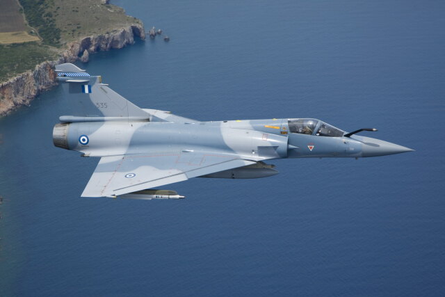 &Zeta;&epsilon;ύ&gamma;&omicron;&sigmaf; Mirage 2000-5 &sigma;&tau;&eta;&nu; &Kappa;ά&rho;&pi;&alpha;&theta;&omicron;, &theta;&alpha; &alpha;&nu;&tau;&iota;&kappa;&alpha;&tau;&alpha;&sigma;&tau;ή&sigma;&epsilon;&iota; &tau;&omicron;&upsilon;&sigmaf; Patriot - &Mu;&alpha;&rho;&iota;&nu;ά&kappa;&eta;&sigmaf;: &Epsilon;&pi;&iota;&chi;&epsilon;&iota;&rho;&eta;&sigma;&iota;&alpha;&kappa;ή &eta; &alpha;&pi;ό&phi;&alpha;&sigma;&eta; &gamma;&iota;&alpha; &tau;&omicron; &pi;&upsilon;&rho;&alpha;&upsilon;&lambda;&iota;&kappa;ό &sigma;ύ&sigma;&tau;&eta;&mu;&alpha;