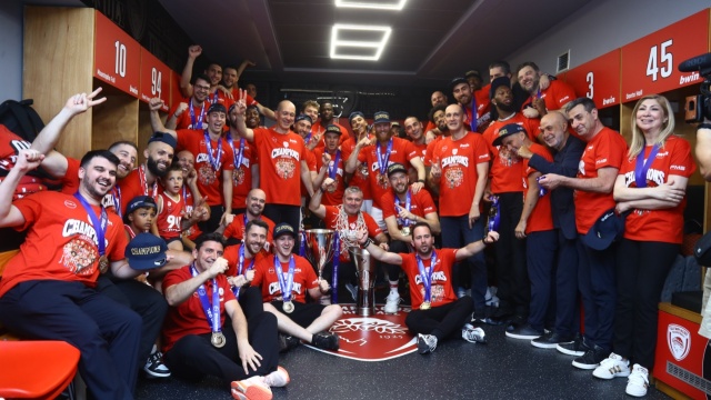 Αγγελόπουλοι στους παίκτες του Ολυμπιακού: «Είστε οι καλύτεροι σε Ελλάδα και Ευρώπη», δείτε βίντεο