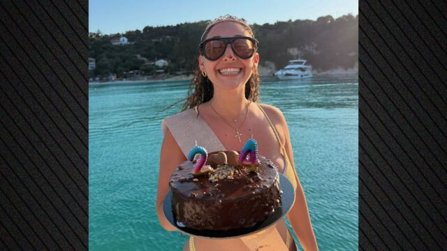Η Κλαυδία έγινε 24 και γιόρτασε τα γενέθλιά της πάνω σε σκάφος με την παρέα της | Επικαιρότητα στο PlusTV.gr