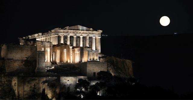 Πανσέληνος του Οξύρρυγχου: Μαγικές εικόνες από Ακρόπολη, Θεσσαλονίκη και Ναύπλιο, δείτε φωτογραφίες