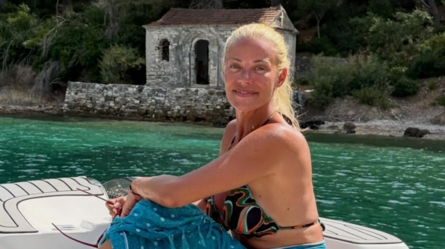 Η βόλτα της Ζέτας Μακρυπούλια με φουσκωτό: «Έστω και στην εκπνοή, λίγο καλοκαίρι και για μένα»