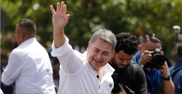 Τέλος στη δίκη του πρώην προέδρου της Ονδούρας μετά τη χάρη από τον Τραμπ | Επικαιρότητα στο PlusTV.gr