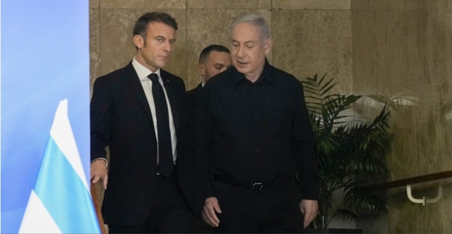 Νετανιάχου κατά Μακρόν για τα επεισόδια στη Γαλλία: «Παραδόθηκαν στην εισβολή του ακραίου Ισλάμ»