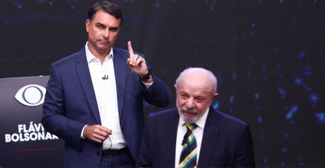 Μάχη στήθος με στήθος Μπολσονάρου και Λούλα πριν από τον δεύτερο γύρο των προεδρικών εκλογών στη Βραζιλία