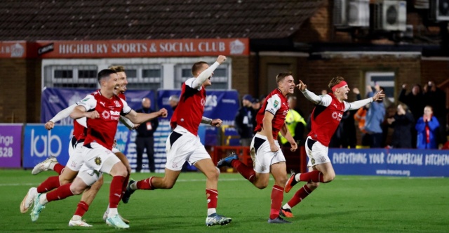 Σοκ στο Carabao Cup: Η Φλίτγουντ της τέταρτης κατηγορίας απέκλεισε στα πέναλτι την Άρσεναλ, δείτε βίντεο