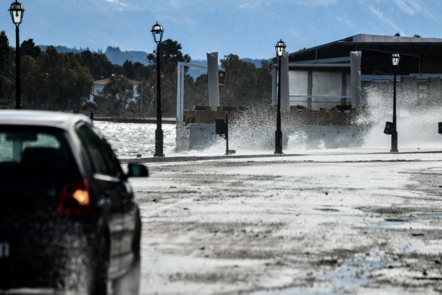 &Nu;έ&alpha; &epsilon;&pi;&iota;&delta;&epsilon;ί&nu;&omega;&sigma;&eta; &tau;&omicron;&upsilon; &kappa;&alpha;&iota;&rho;&omicron;ύ &mu;&epsilon; &lambda;&alpha;&sigma;&pi;&omicron;&beta;&rho;&omicron;&chi;έ&sigmaf; &alpha;&pi;ό &tau;&omicron; &beta;&rho;ά&delta;&upsilon; &tau;&eta;&sigmaf; &Kappa;&upsilon;&rho;&iota;&alpha;&kappa;ή&sigmaf;, έ&omega;&sigmaf; 9 &mu;&pi;&omicron;&phi;ό&rho; &sigma;&tau;&omicron; &Alpha;&iota;&gamma;&alpha;ί&omicron; - &Kappa;&alpha;&tau;&alpha;&iota;&gamma;ί&delta;&epsilon;&sigmaf; &epsilon;&kappa; &nu;έ&omicron;&upsilon; &sigma;&tau;&eta;&nu; &Alpha;&tau;&tau;&iota;&kappa;ή