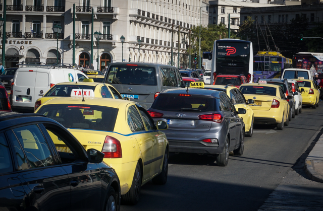 Κίνηση τώρα: Μποτιλιάρισμα σε Κηφισίας, Κηφισό και κέντρο - Live εικόνα