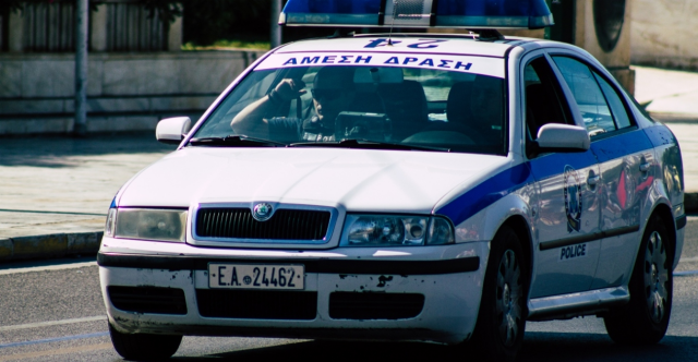 ΣΥΝΕΛΗΦΘΗ ΣΤΟ ΡΕΘΥΜΝΟ ΖΕΥΓΑΡΙ ΠΟΥ ΕΚΑΝΕ ΚΛΟΠΕΣ ΜΕ ΜΩΡΟ ΕΝΟΣ ΕΤΟΥΣ ΣΤΗΝ ΑΓΚΑΛΙΑ
