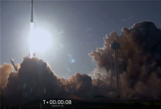 Τμήμα του πυραύλου Falcon Heavy της Space X «επέστρεψε» από το διάστημα για να χαθεί τελικά... σε φουρτούνα!