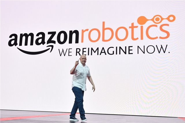 Η Amazon αντικαθιστά εργάτες με μηχανήματα που συσκευάζουν τις παραγγελίες της